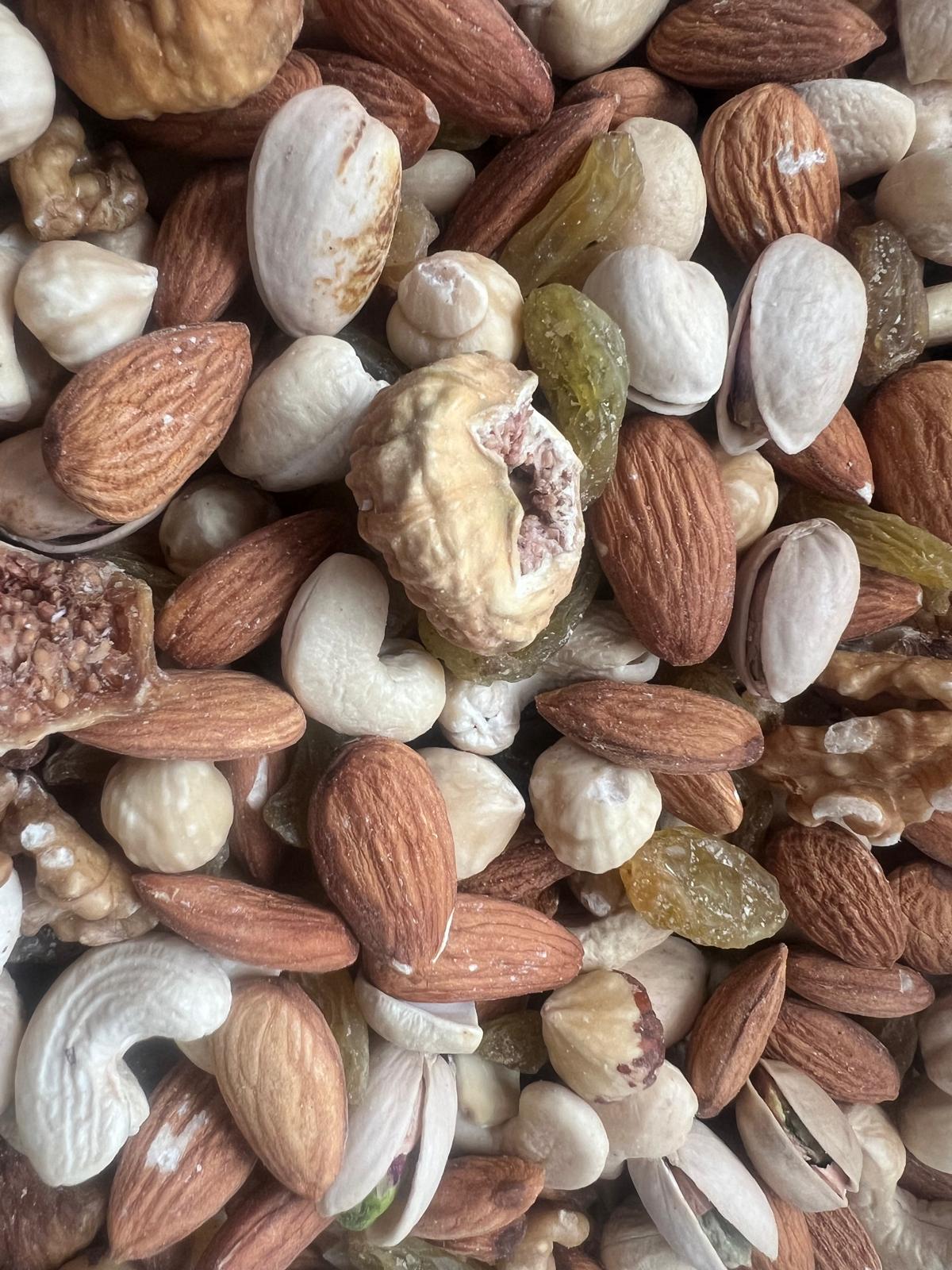 LUXURY MIX Raw Nuts